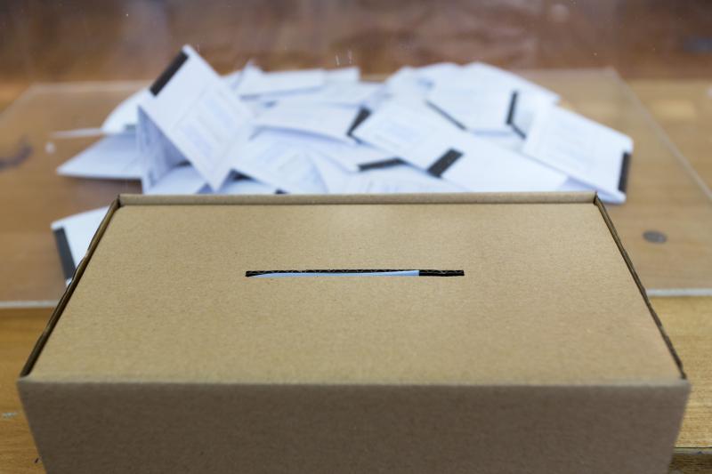 How to beat an incumbent politician Beat an incumbent